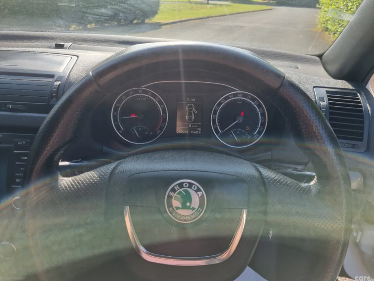 Skoda Octavia Hatchback, Diesel, 2012, White