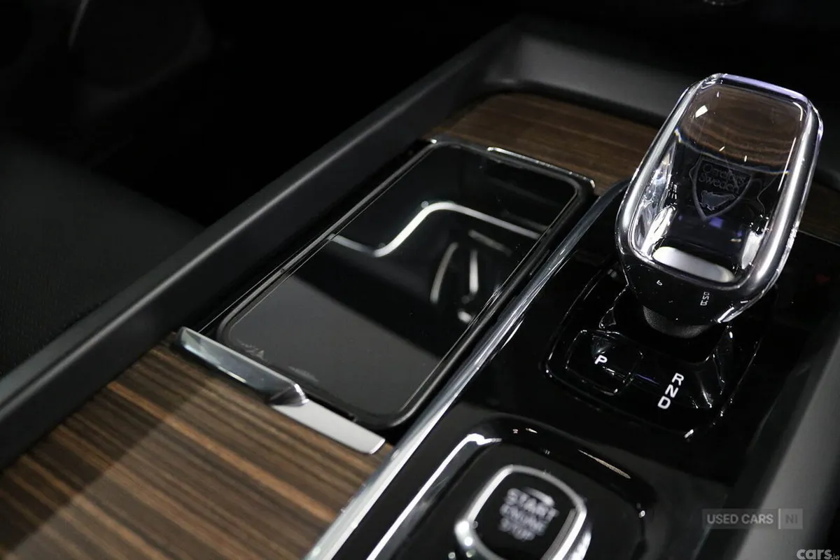 Volvo XC60 SUV, Petrol Hybrid, 2023, Grey
