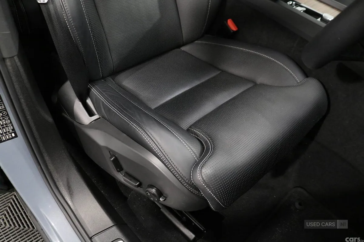 Volvo XC60 SUV, Petrol Hybrid, 2023, Grey