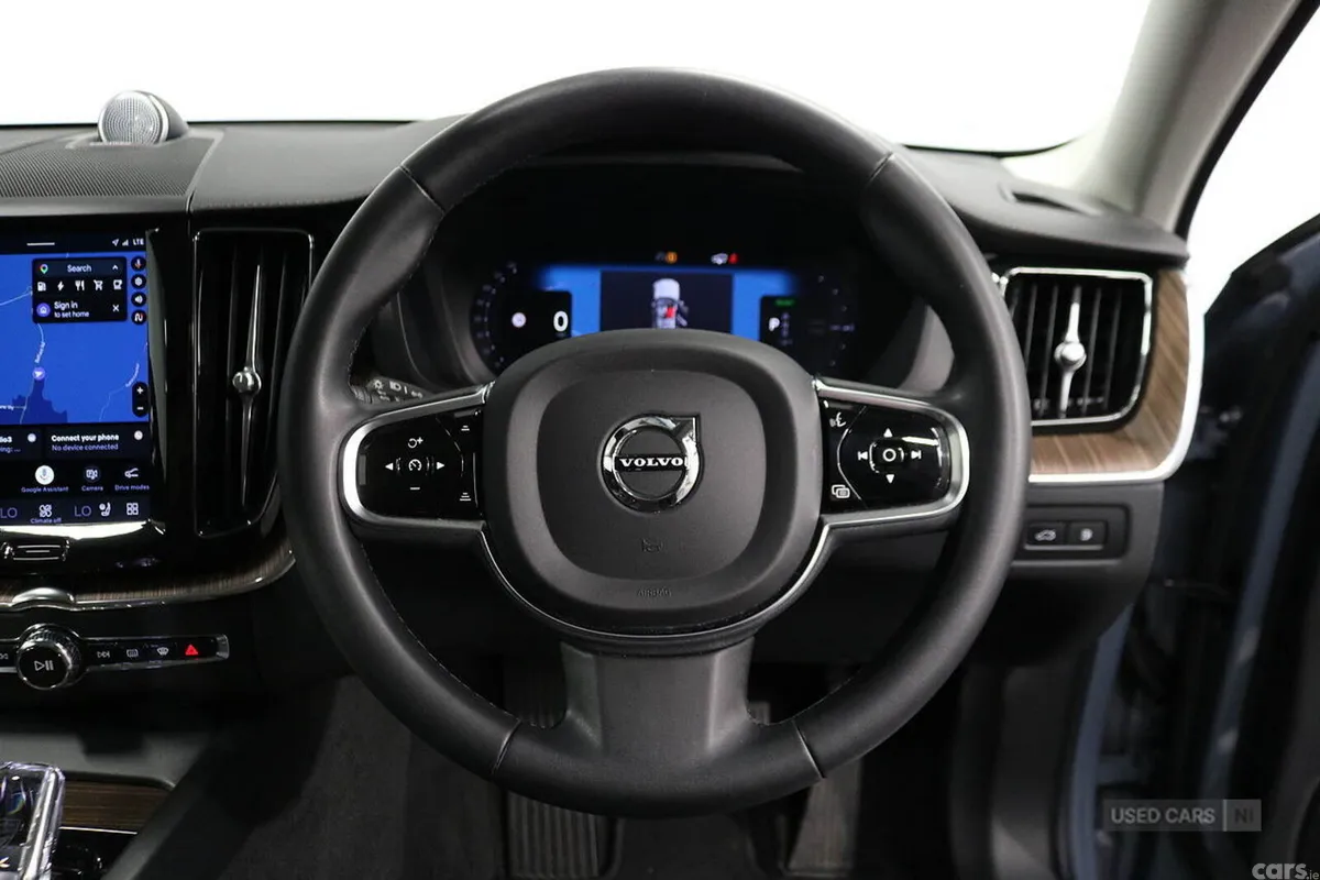 Volvo XC60 SUV, Petrol Hybrid, 2023, Grey