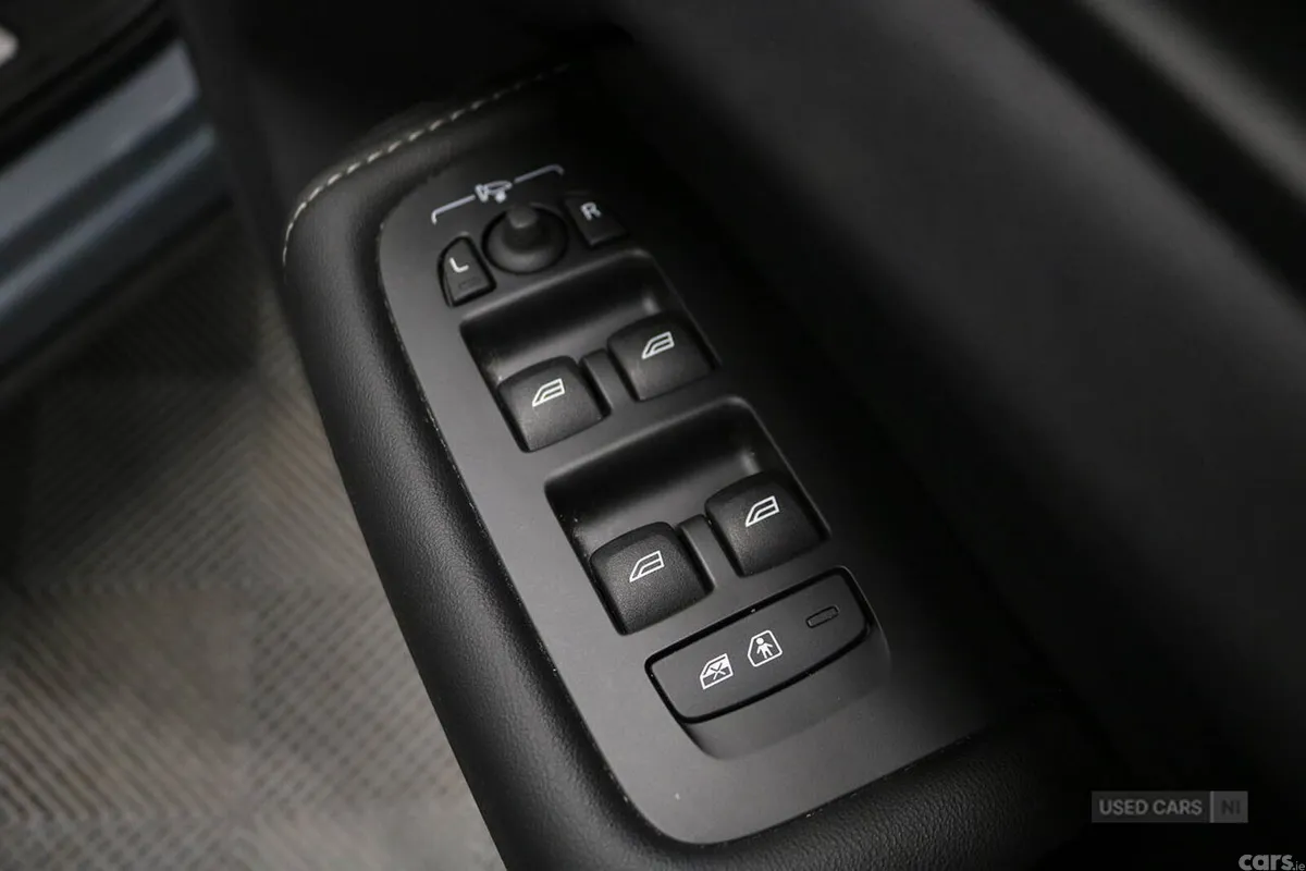 Volvo XC60 SUV, Petrol Hybrid, 2023, Grey