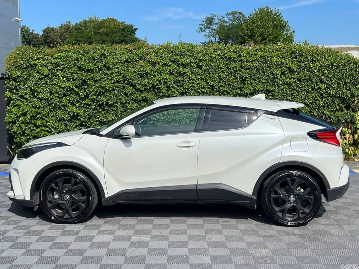 Toyota C-HR SUV, Petrol Hybrid, 2021, White