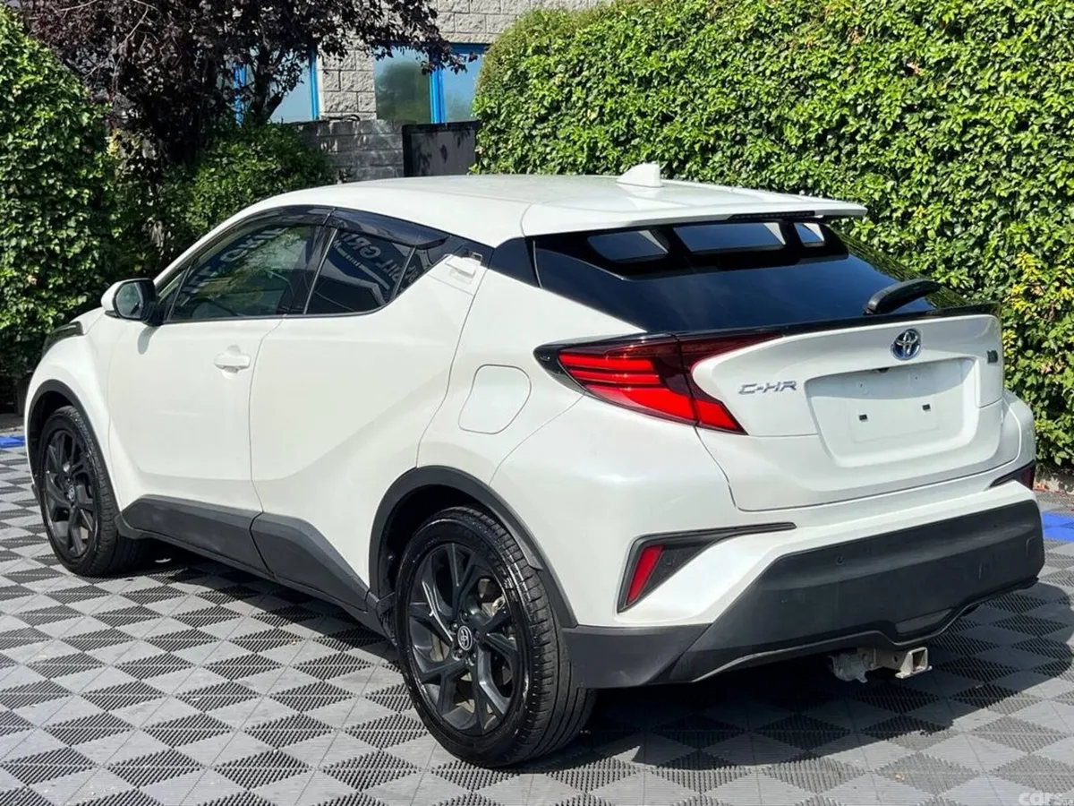 Toyota C-HR SUV, Petrol Hybrid, 2021, White