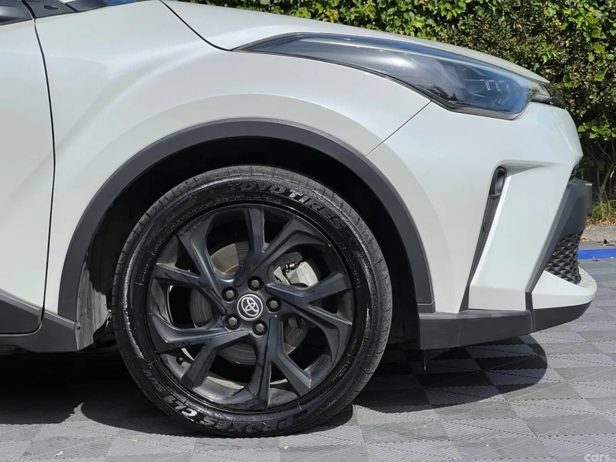 Toyota C-HR SUV, Petrol Hybrid, 2021, White