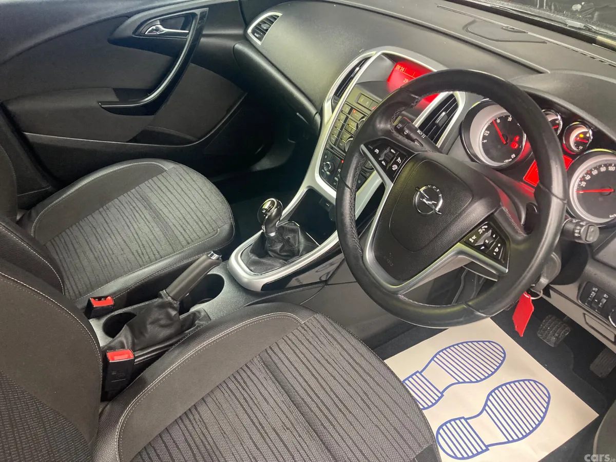 Opel Astra Hatchback, Diesel, 2015, Black