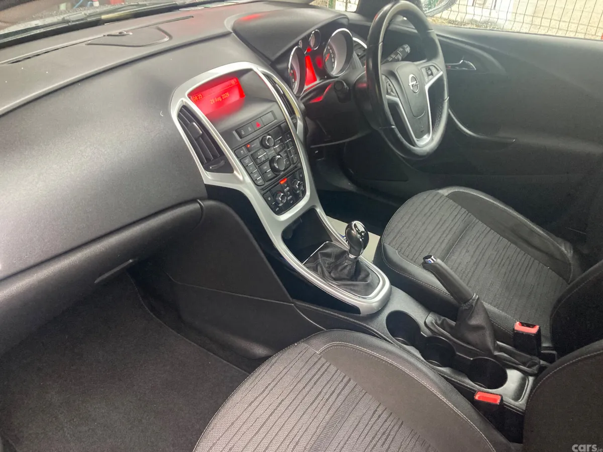 Opel Astra Hatchback, Diesel, 2015, Black