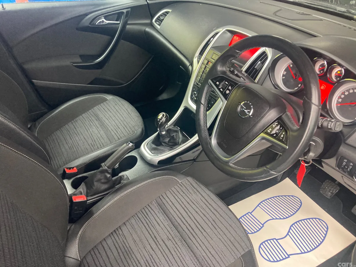 Opel Astra Hatchback, Diesel, 2015, Black