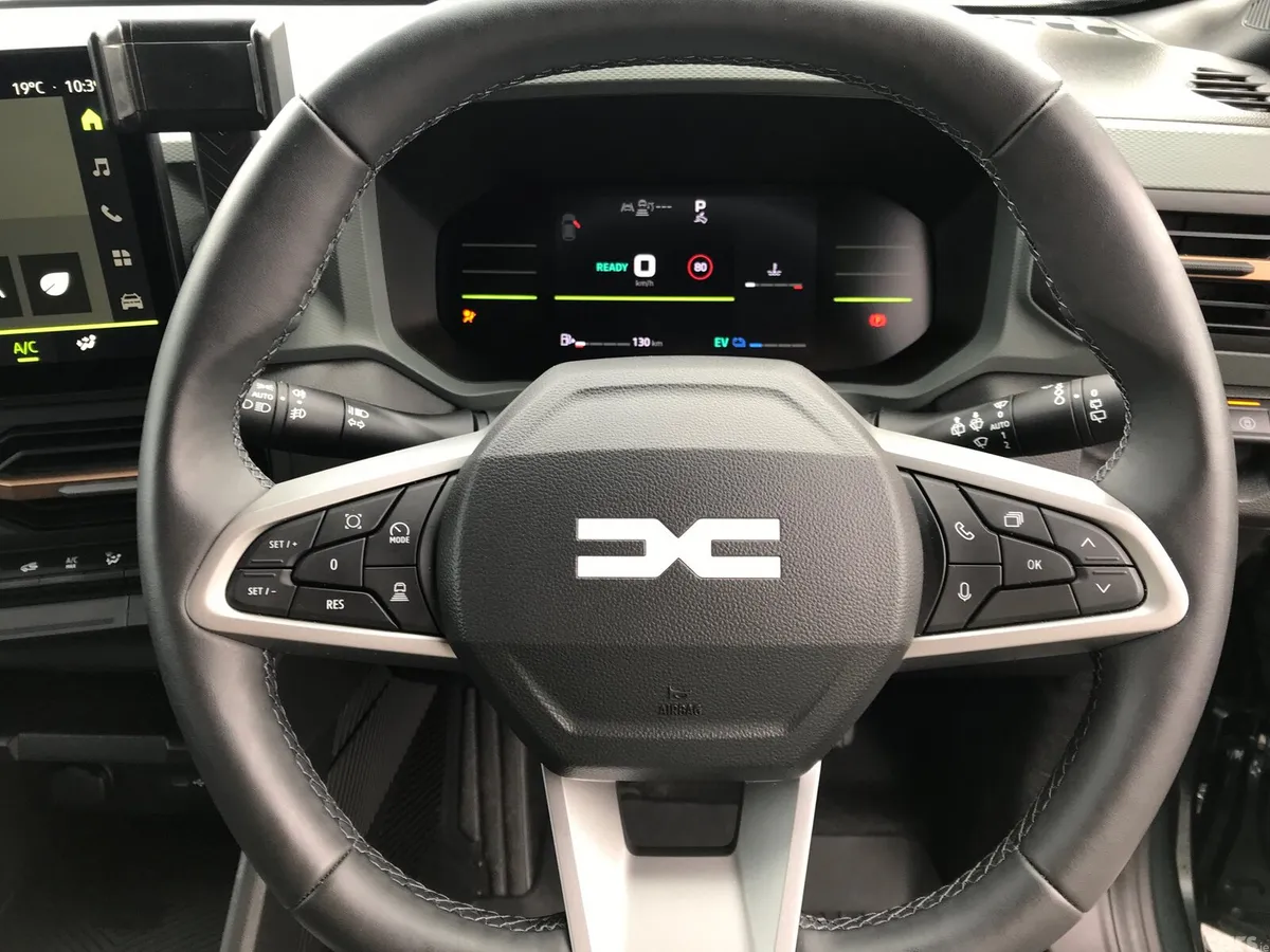 Dacia Duster SUV, Petrol Hybrid, 2026, Green