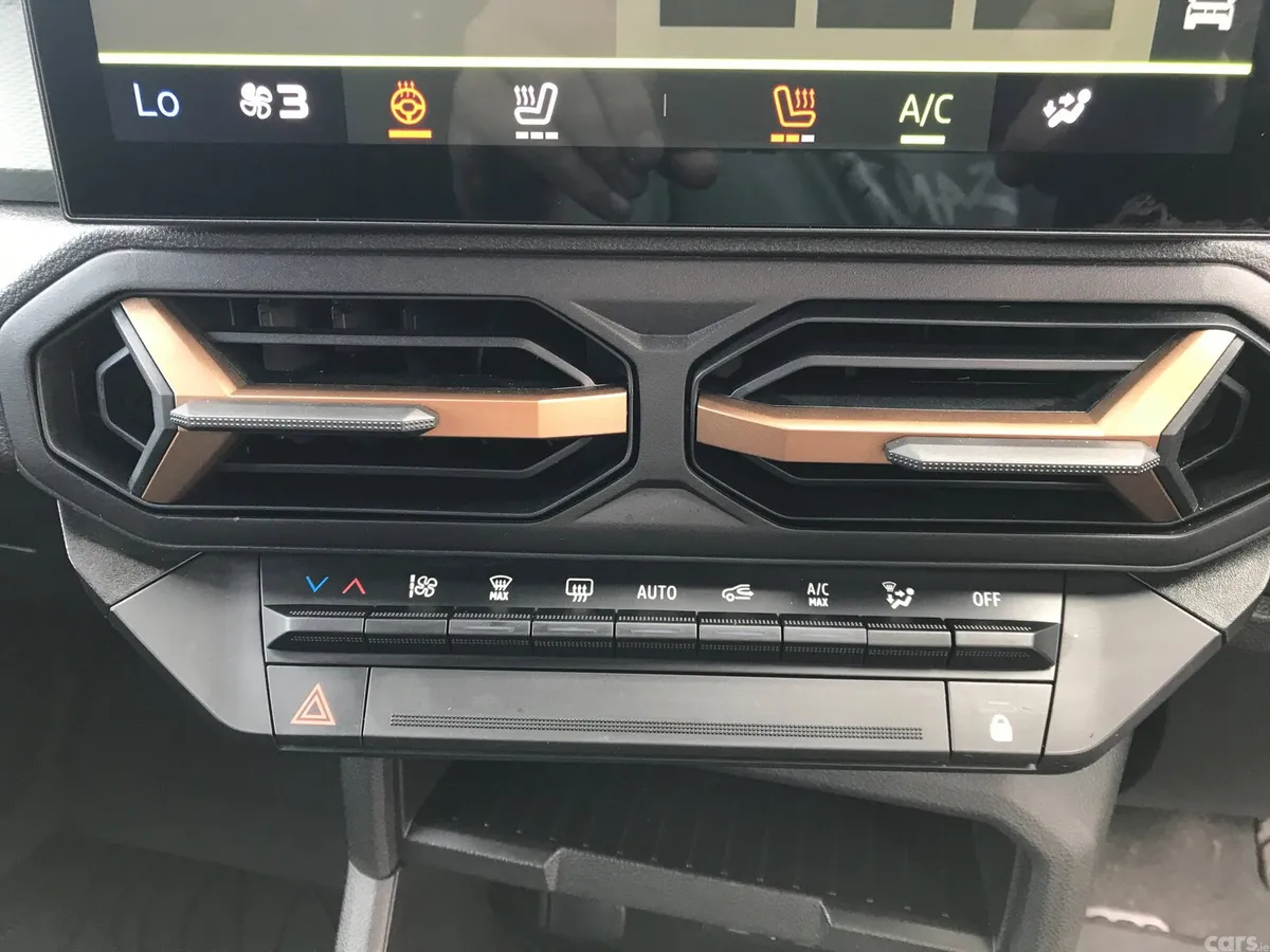 Dacia Duster SUV, Petrol Hybrid, 2026, Green