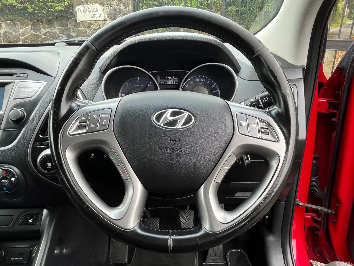 Hyundai ix35 SUV, Diesel, 2015, Red
