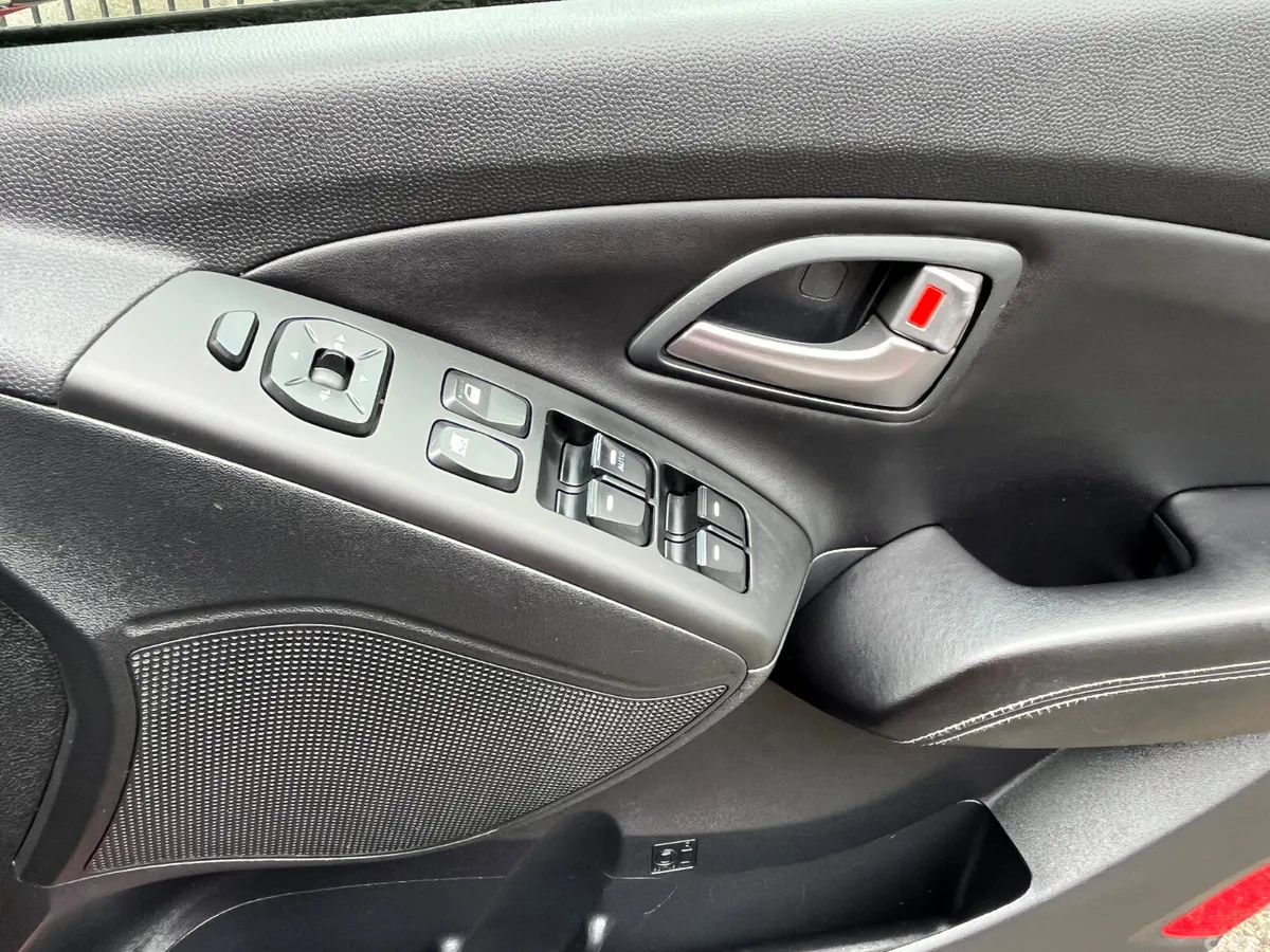 Hyundai ix35 SUV, Diesel, 2015, Red