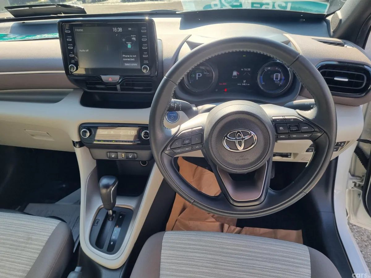 Toyota Yaris Hatchback, Petrol Hybrid, 2020, White