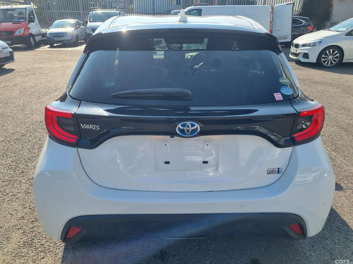 Toyota Yaris Hatchback, Petrol Hybrid, 2020, White