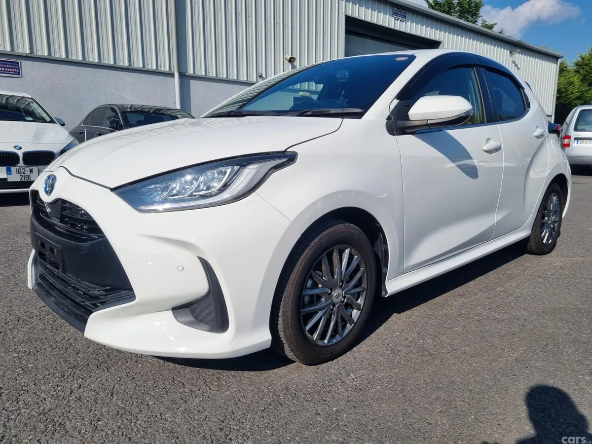 Toyota Yaris Hatchback, Petrol Hybrid, 2020, White