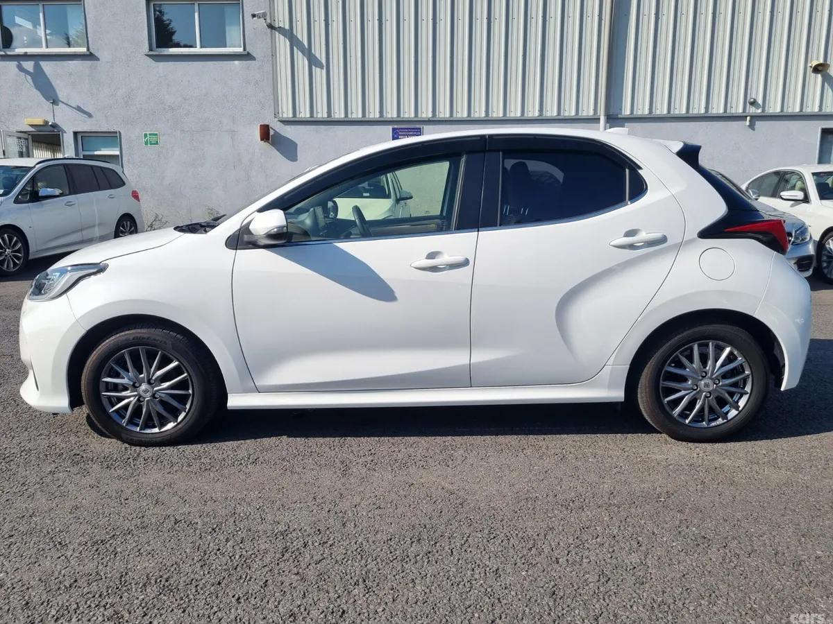 Toyota Yaris Hatchback, Petrol Hybrid, 2020, White