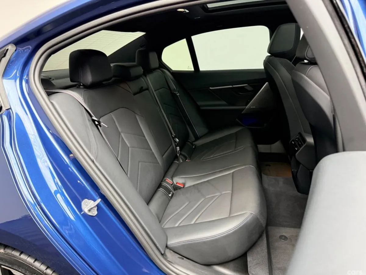 BMW 5-Series Saloon, Petrol Plug-in Hybrid, 2024, Blue