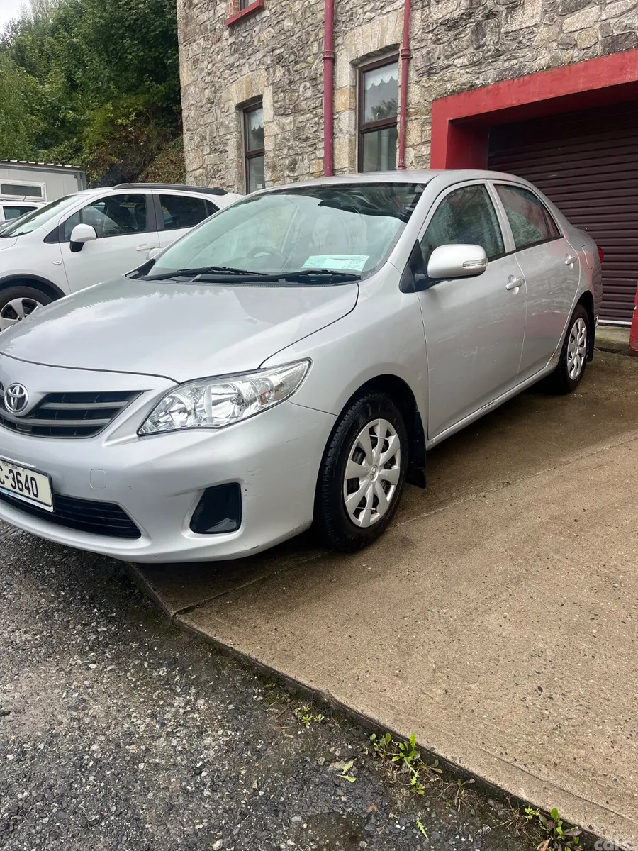 Toyota Corolla Saloon, Petrol, 2011, Silver