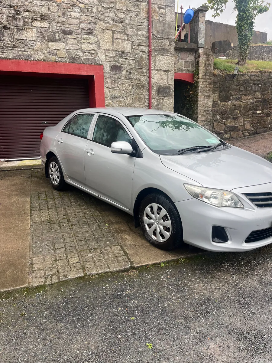 Toyota Corolla Saloon, Petrol, 2011, Silver