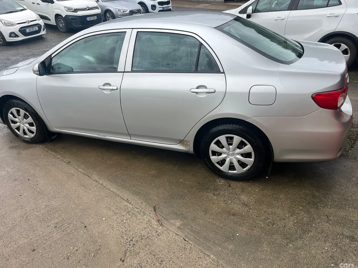 Toyota Corolla Saloon, Petrol, 2011, Silver