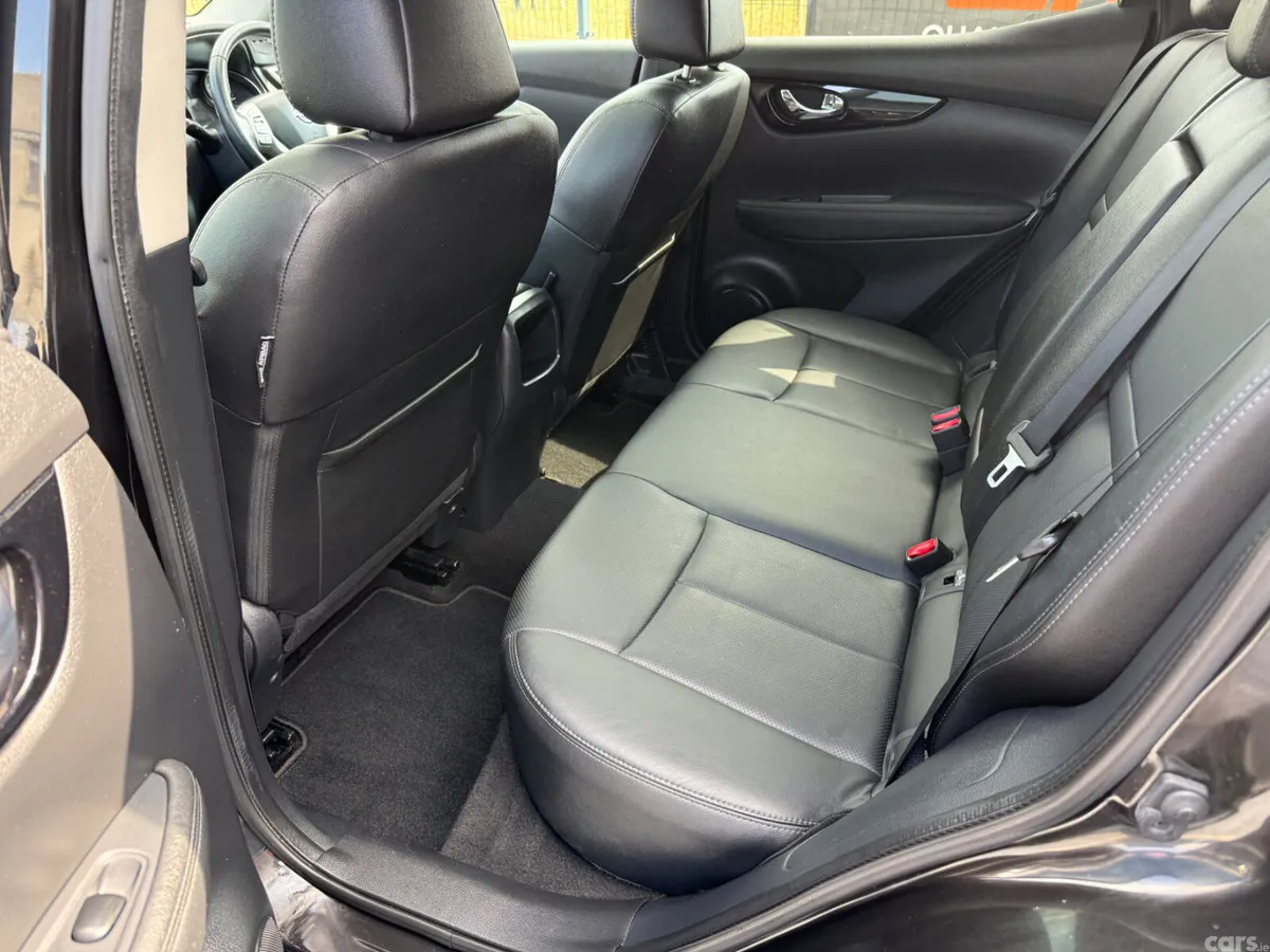 Nissan Qashqai Hatchback, Diesel, 2016, Black