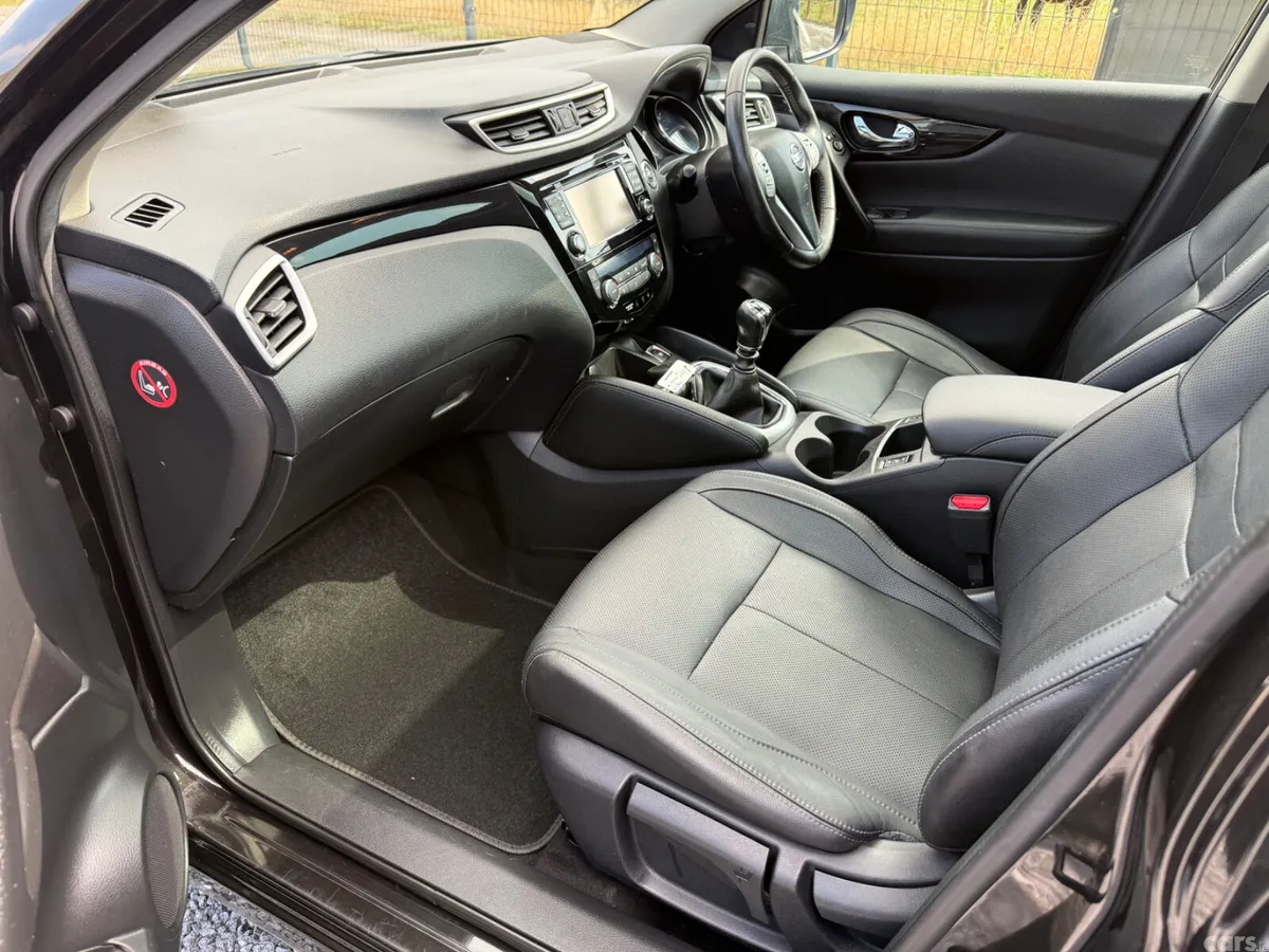 Nissan Qashqai Hatchback, Diesel, 2016, Black
