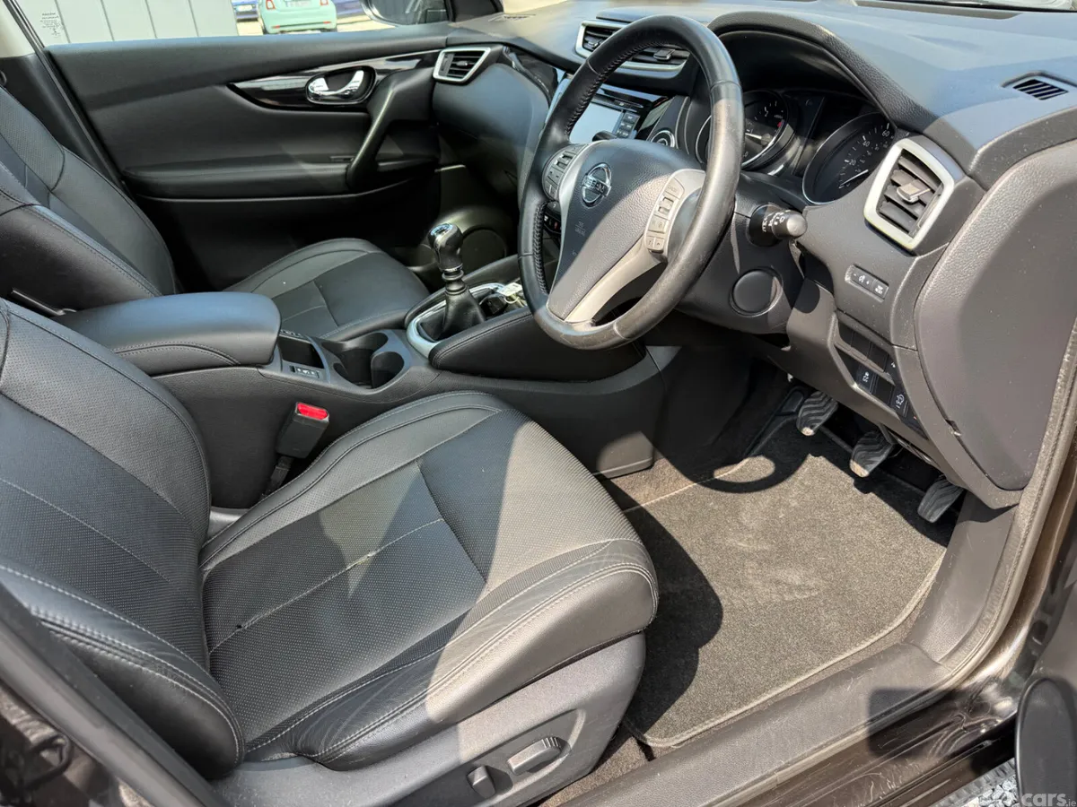 Nissan Qashqai Hatchback, Diesel, 2016, Black