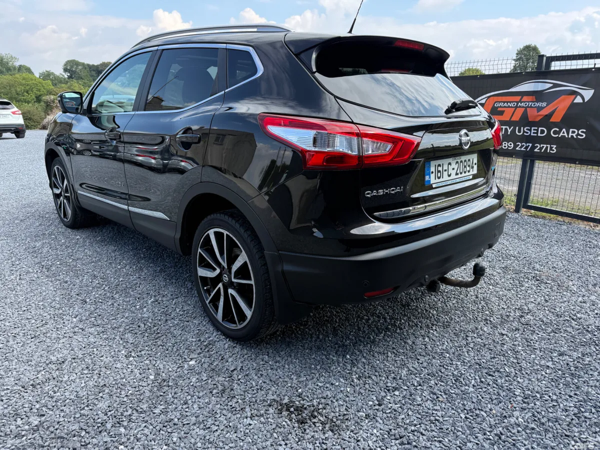 Nissan Qashqai Hatchback, Diesel, 2016, Black