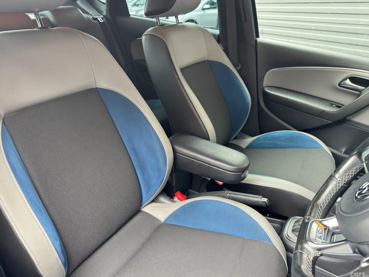 Volkswagen Polo Hatchback, Petrol, 2015, Blue