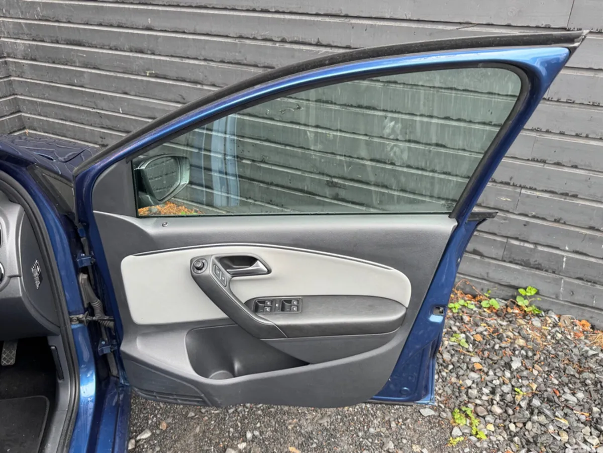 Volkswagen Polo Hatchback, Petrol, 2015, Blue