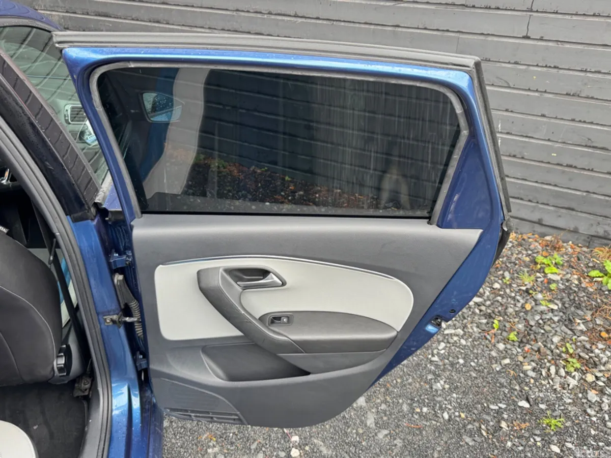 Volkswagen Polo Hatchback, Petrol, 2015, Blue