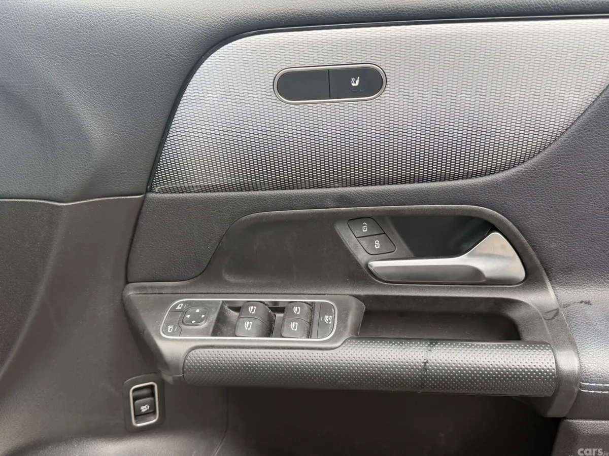 Mercedes-Benz GLB Estate/Jeep, Petrol, 2020, Grey