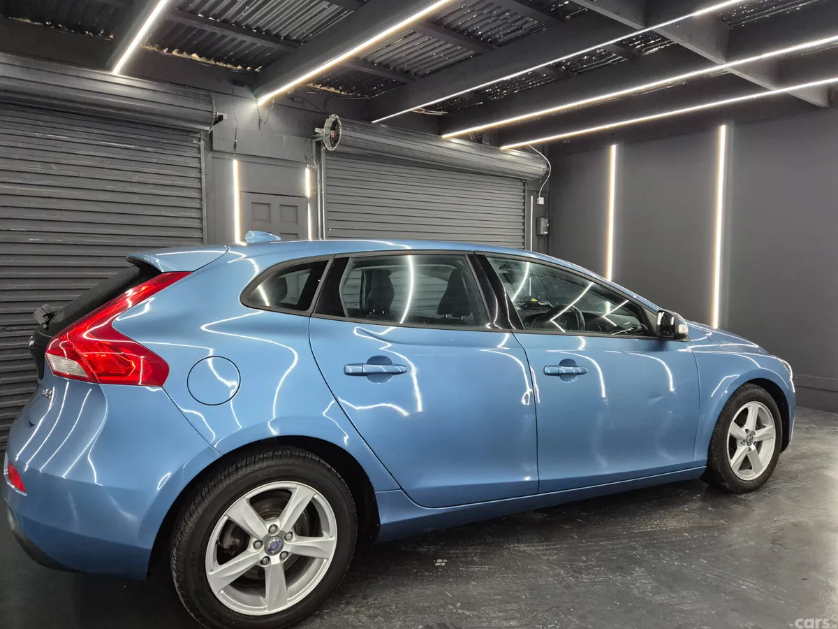 Volvo V40 Hatchback, Diesel, 2014, Blue