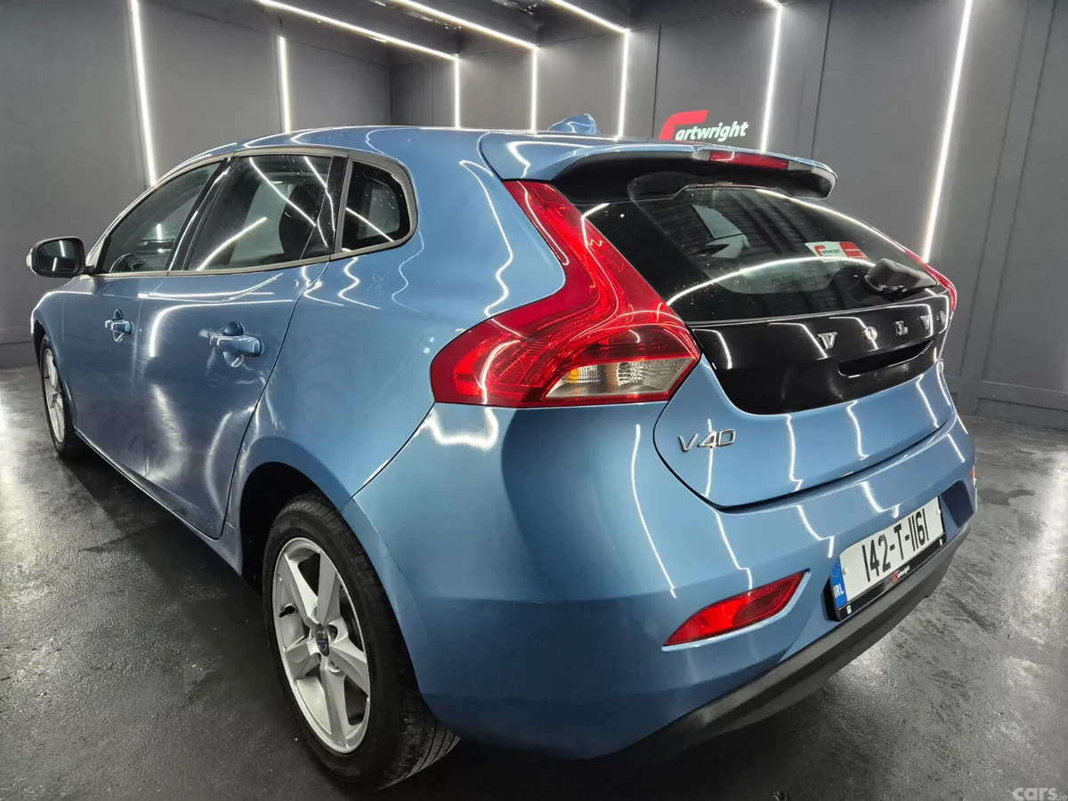 Volvo V40 Hatchback, Diesel, 2014, Blue