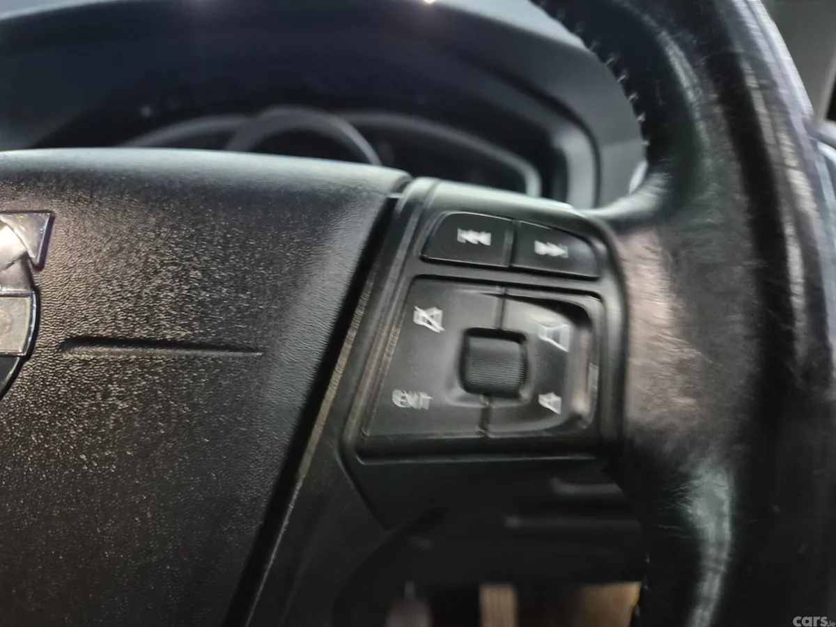 Volvo V40 Hatchback, Diesel, 2014, Blue