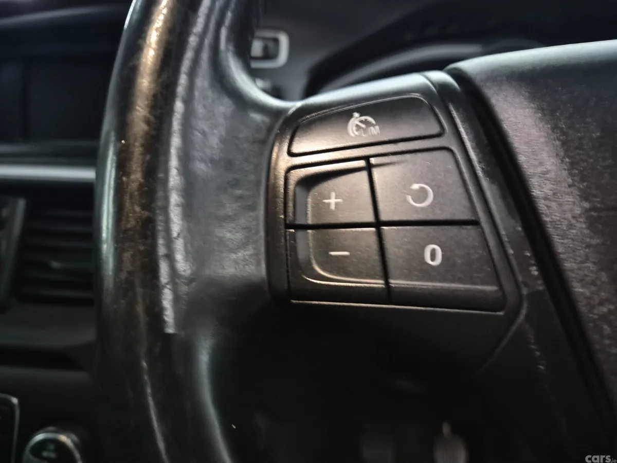 Volvo V40 Hatchback, Diesel, 2014, Blue