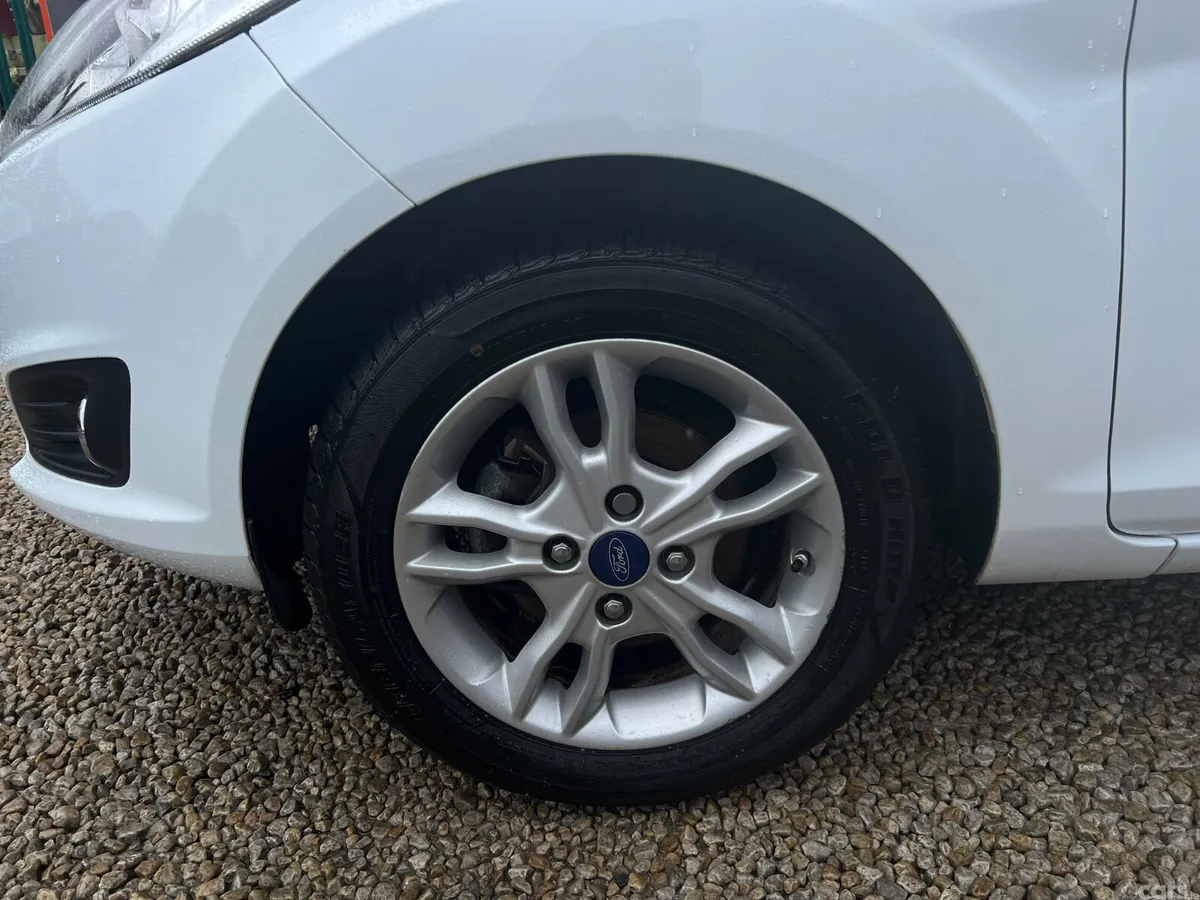 Ford Fiesta Hatchback, Petrol, 2015, White