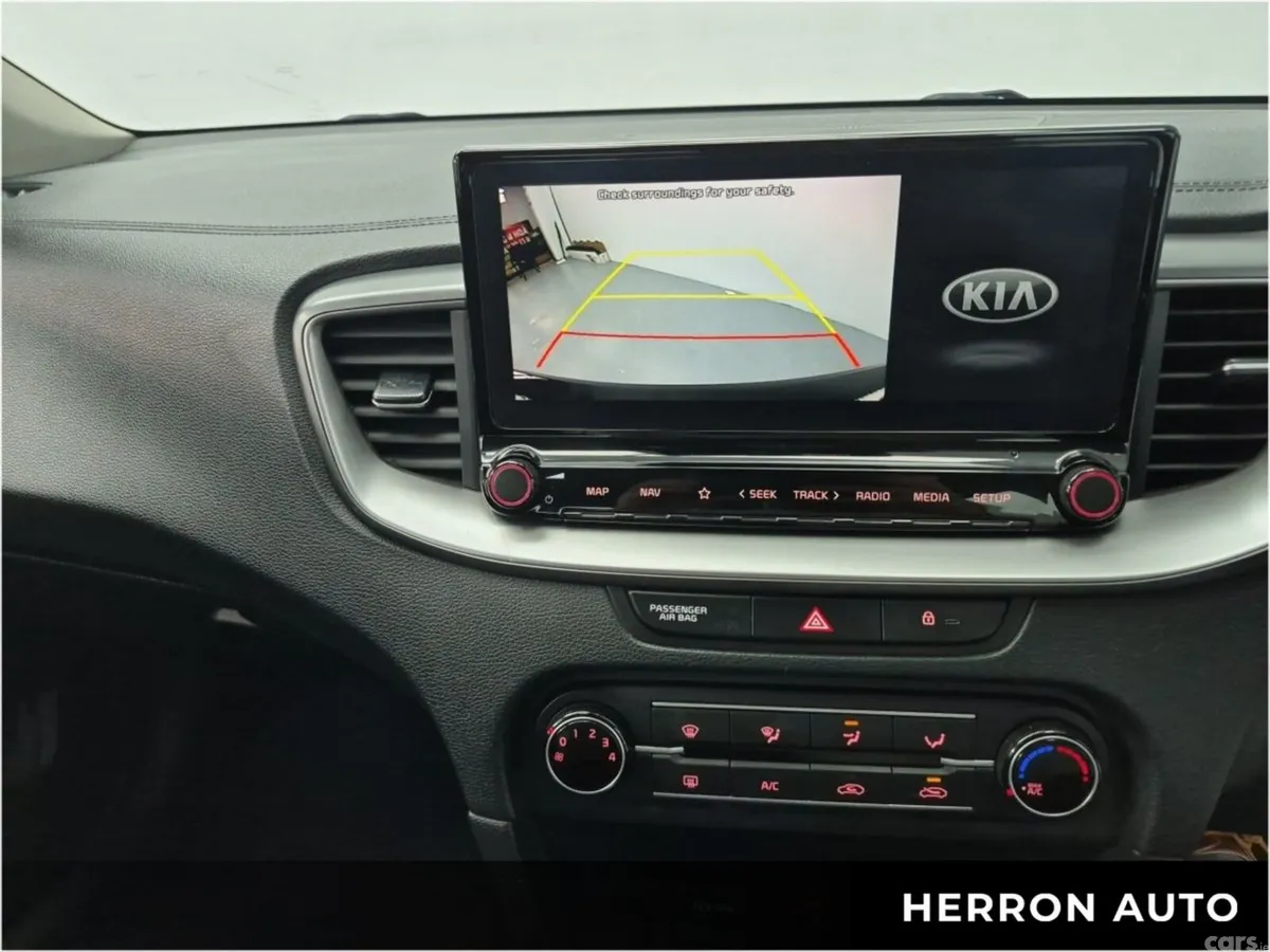Kia Ceed Hatchback, Diesel, 2022, Grey