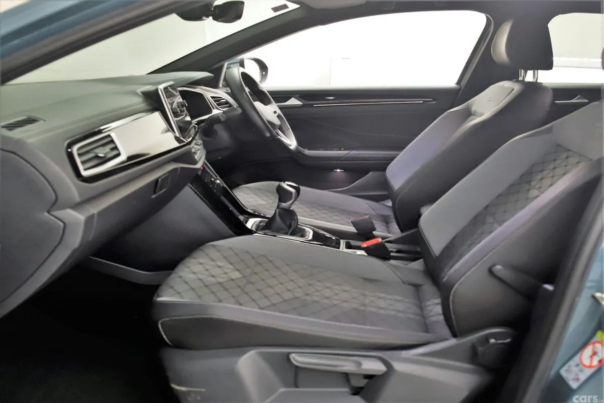 Volkswagen T-Roc SUV, Petrol, 2023, Blue
