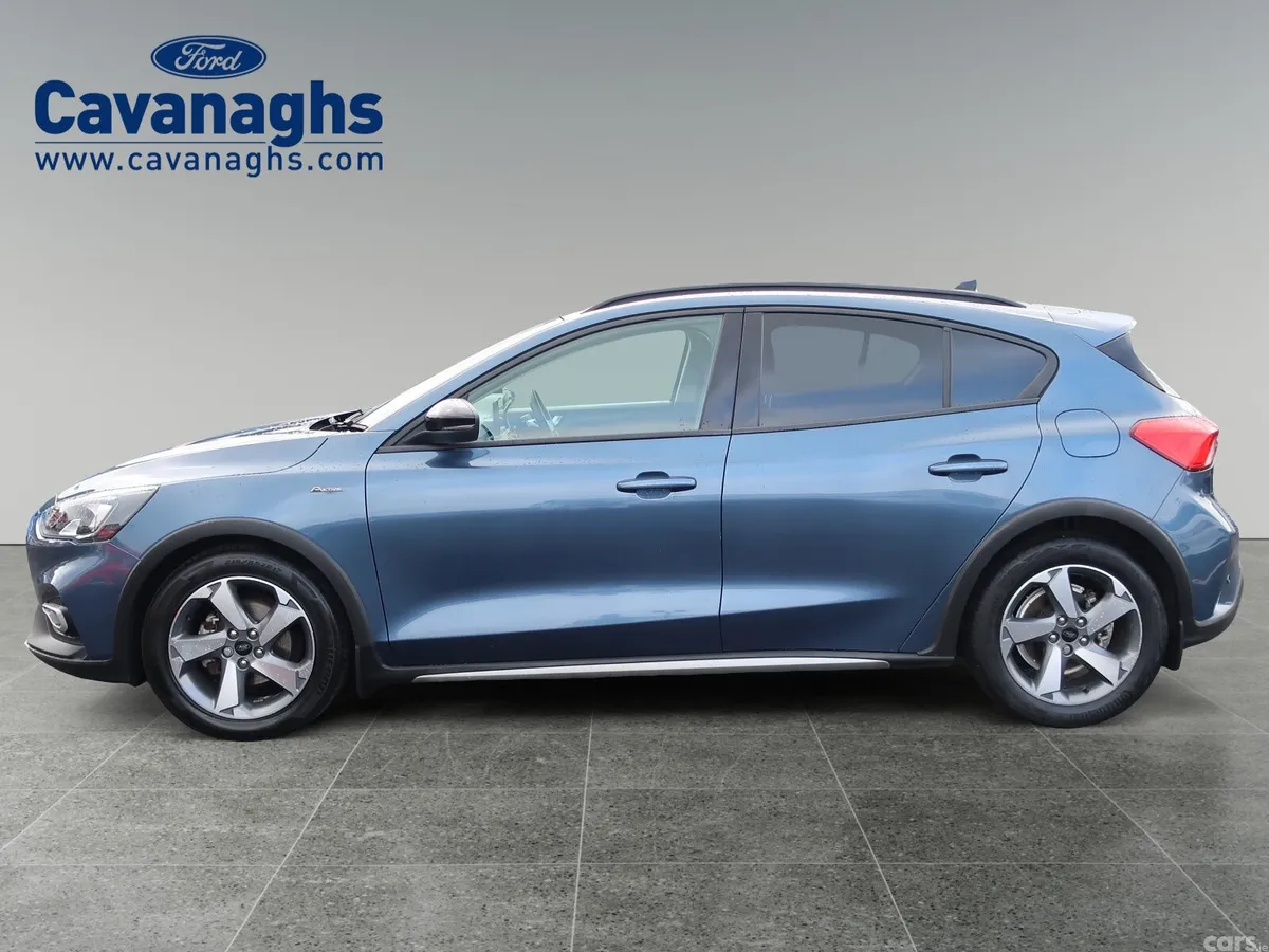Ford Focus Hatchback, Petrol Hybrid, 2022, Blue