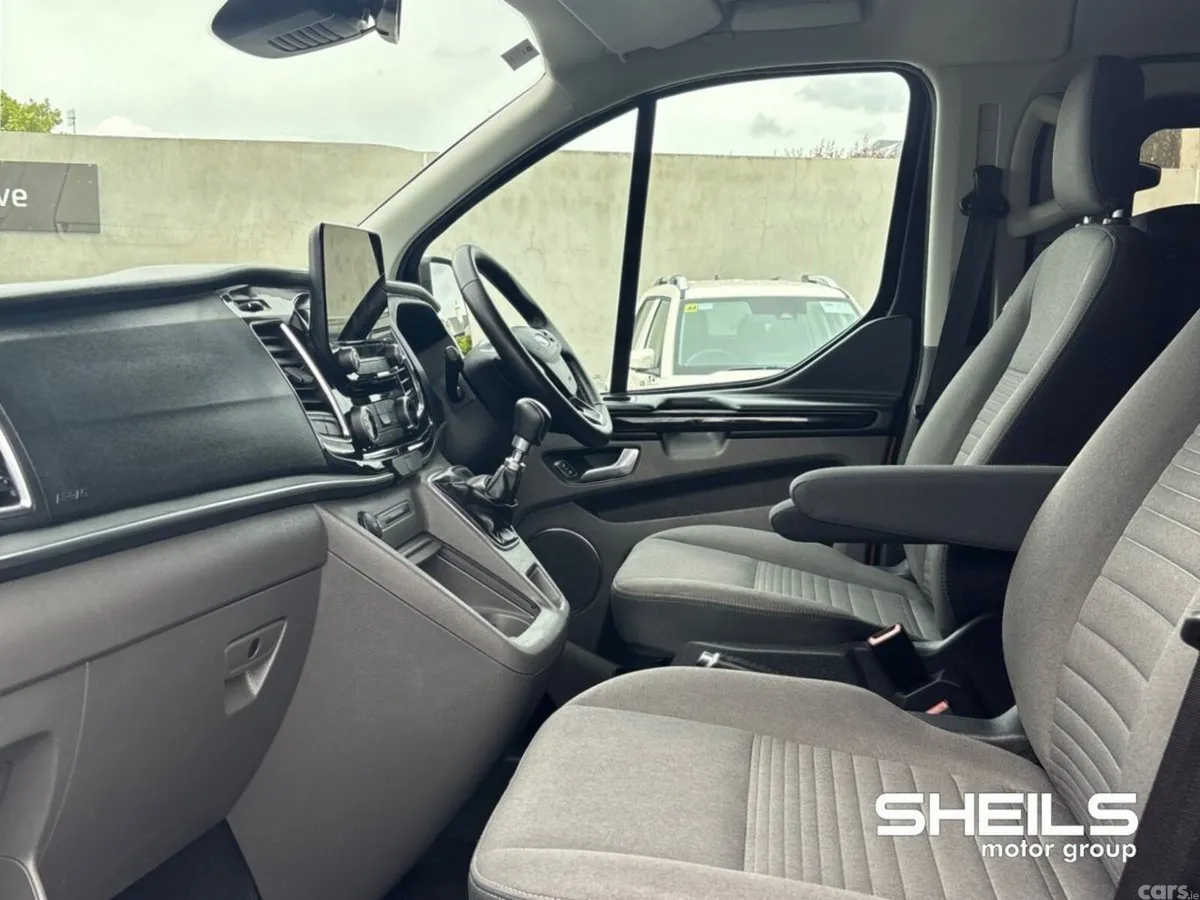 Ford Tourneo Custom MPV, Diesel, 2023, Orange