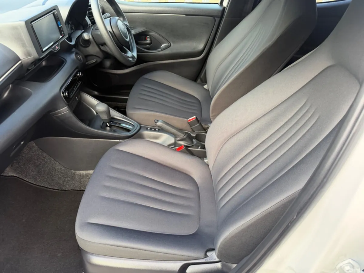 Toyota Yaris Hatchback, Petrol Hybrid, 2024, White