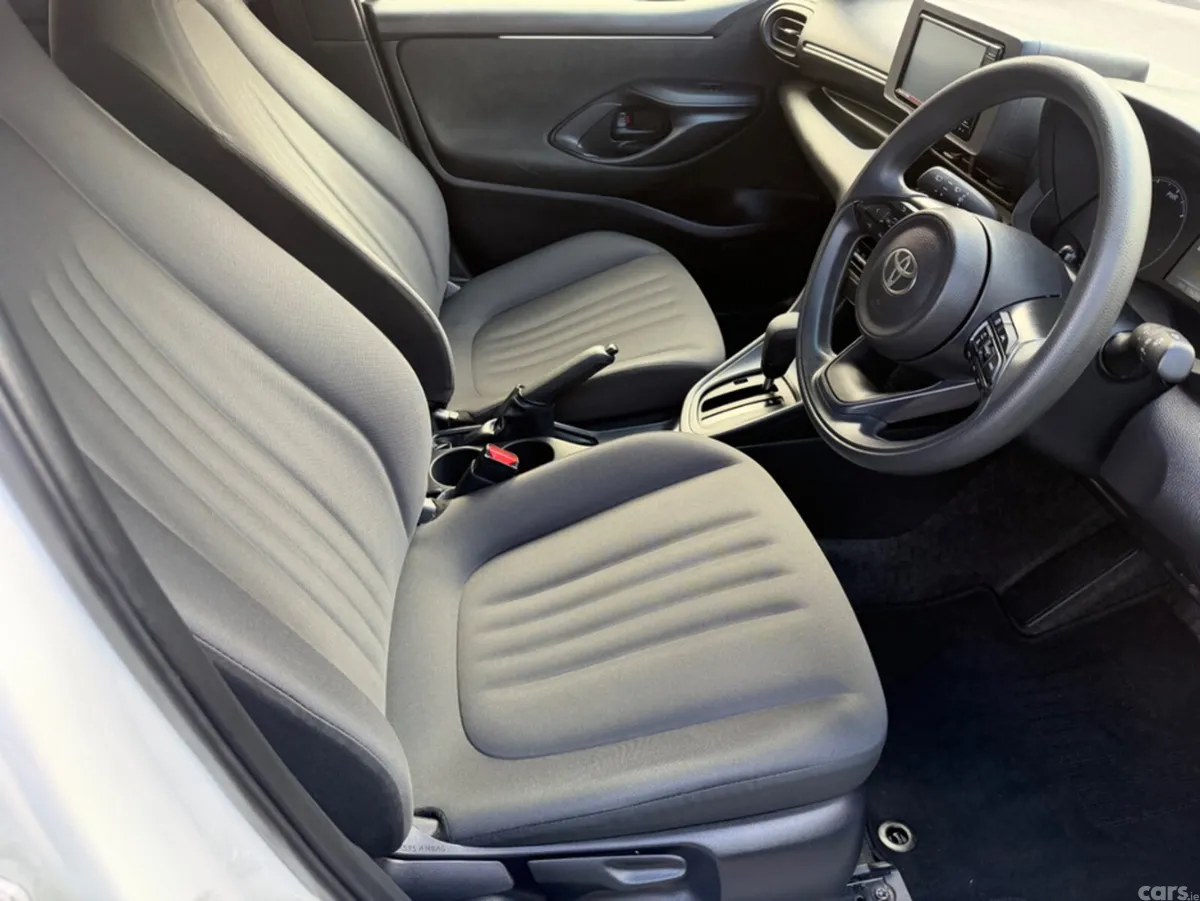 Toyota Yaris Hatchback, Petrol Hybrid, 2024, White