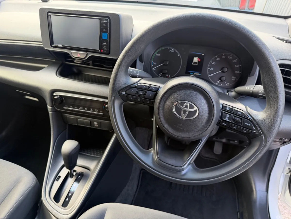 Toyota Yaris Hatchback, Petrol Hybrid, 2024, White