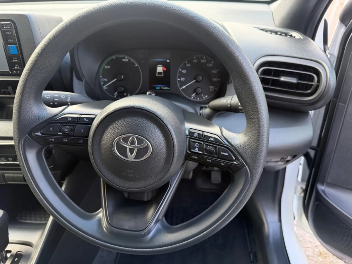 Toyota Yaris Hatchback, Petrol Hybrid, 2024, White