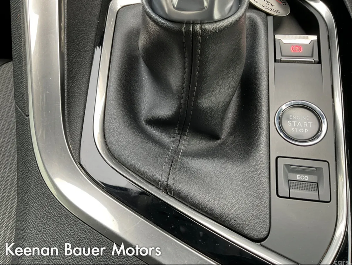 Peugeot 5008 MPV, Diesel, 2021, Grey