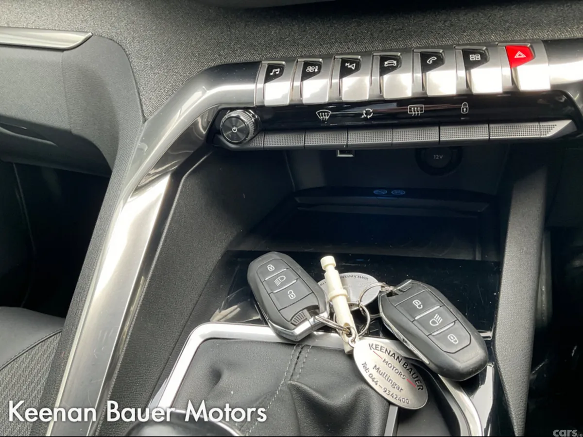 Peugeot 5008 MPV, Diesel, 2021, Grey