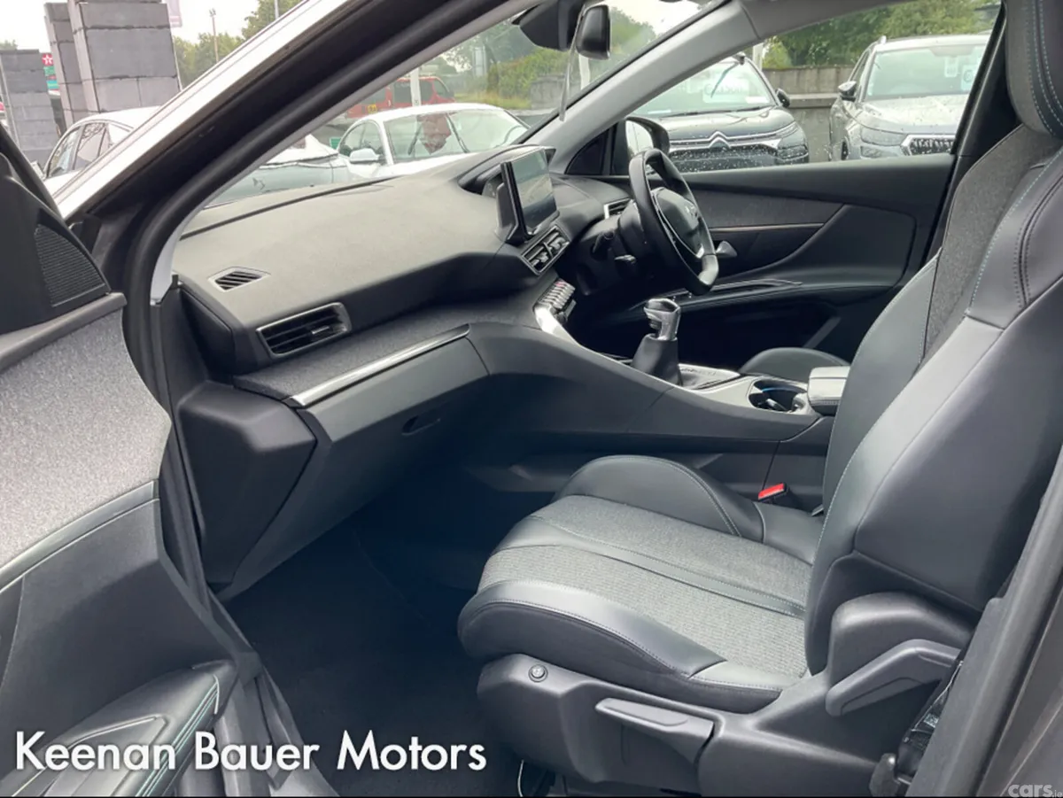 Peugeot 5008 MPV, Diesel, 2021, Grey