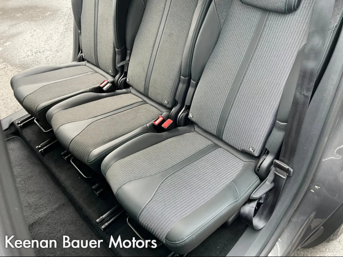 Peugeot 5008 MPV, Diesel, 2021, Grey