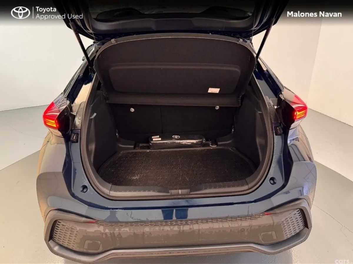 Toyota C-HR SUV, Petrol Hybrid, 2024, Blue