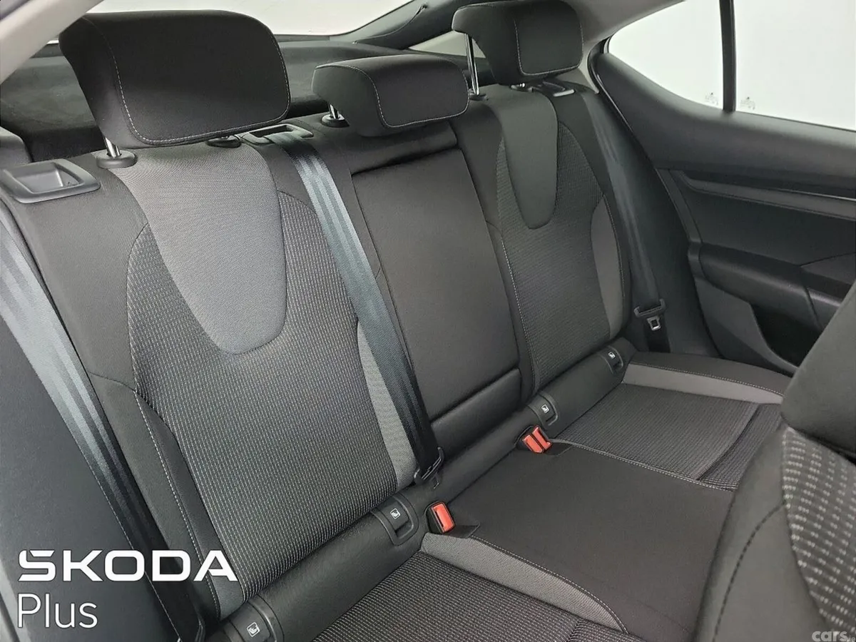 Skoda Octavia Saloon, Petrol, 2024, Grey